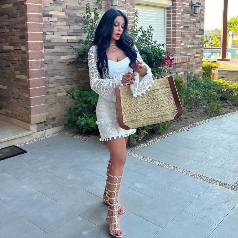 هيفاء وهبي.. إطلالة جريئة بفستان أبيض قصير (صور)