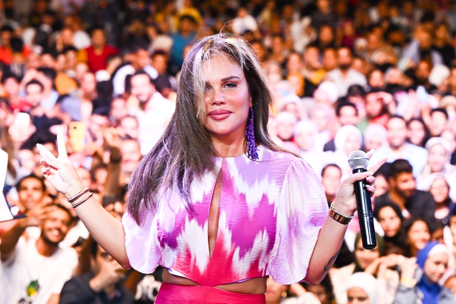 نيكول سابا تتألق بحفل كامل العدد في مصر (صور)