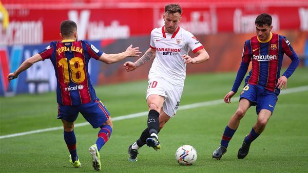 ما هو موعد مباراة إشبيلية وبرشلونة في الدوري الإسباني؟