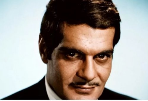 أول ظهور علني لزوجة عمر الشريف الإيطالية التي أخفاها عن الجميع.. والجمهور: أجمل من فاتن حمامة مليون مرة