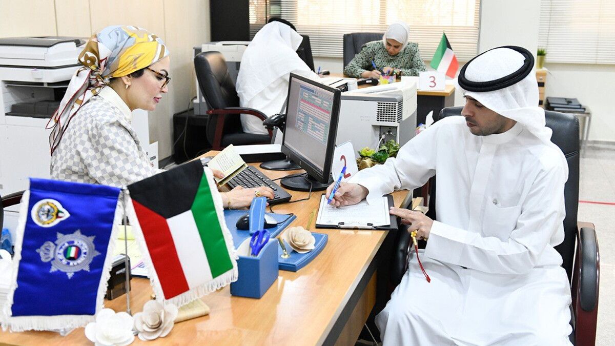 الكويت.. المرشحة موضي المطيري تخطف الأضواء في آخر يوم لتسجيل مرشحي الانتخابات