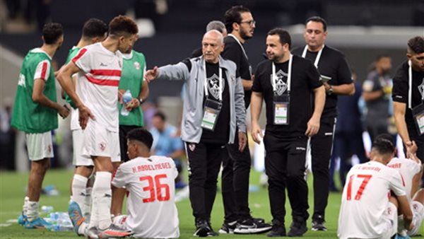 لحظة سقوط فيريرا خلال مباراة الزمالك المصري وإيليكت التشادي