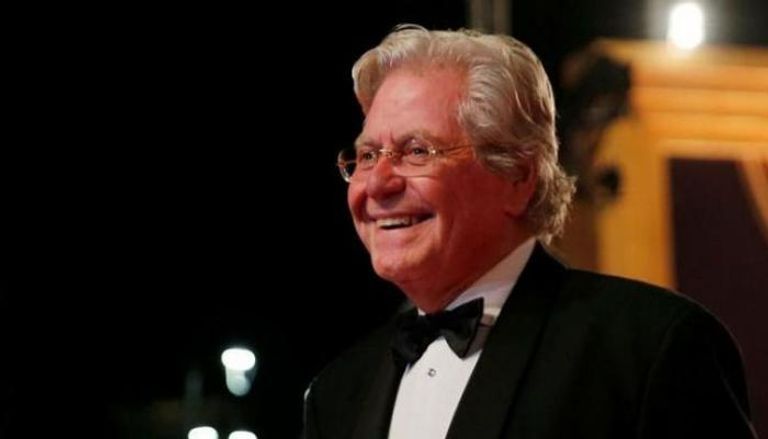 حسين فهمي وفساتين المهرجانات.. ضوابط الـ "دريس كود" تُثير جدلا واسعا