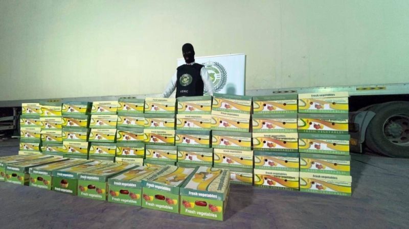 السعودية ــ إحباط تهريب 4 مليون قرص مخدر مخبأة داخل شحنة فلفل .. والقبض على مستقبليها بالرياض وجدة (فيديو)