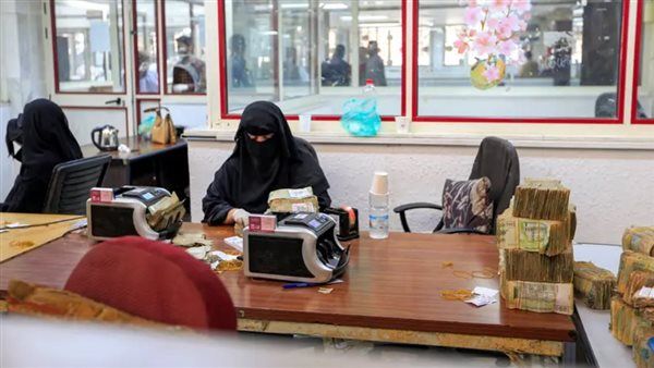 الإرياني: الحوثي يضلل الرأي العام في ملف المرتبات