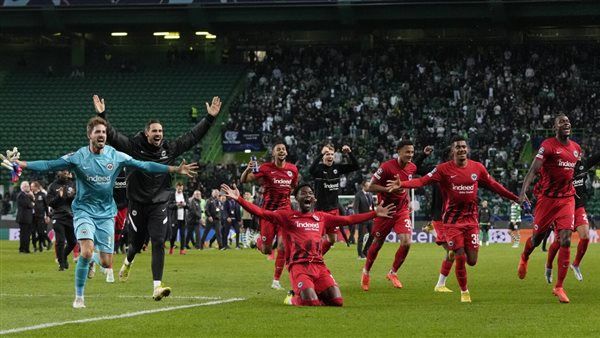 دوري أبطال أوروبا.. سيناريو درامي يُؤهل فرانكفورت مع فوز ليفربول وبرشلونة