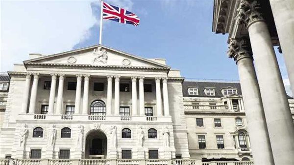 بنك إنجلترا يقرر رفع سعر الفائدة بأكبر وتيرة منذ 33 عامًا
