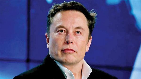 إيلون ماسك يدافع عن خطط الشارة الزرقاء في "تويتر"