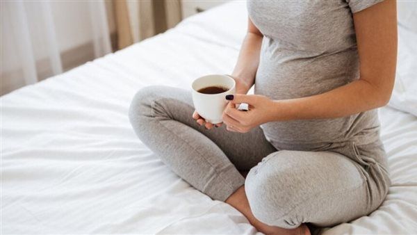 دراسة: استهلاك الكافيين خلال الحمل يؤثر على طول قامة الطفل