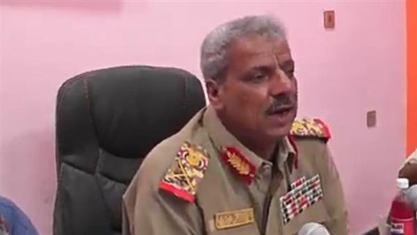 محافظ لحج يسلم موقع مشروع تأهيل ملعب معاوية بالحوطة