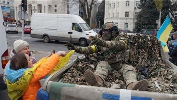 بريطانيا تدعو إلى "الحذر" بعد خسارة القوات الروسية وانسحابها من خيرسون