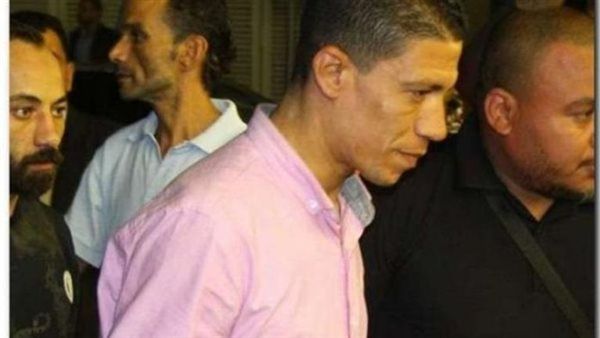 القصة الكاملة لـ "عامل النظافة" المصري.. من محل الكشري إلى السجن