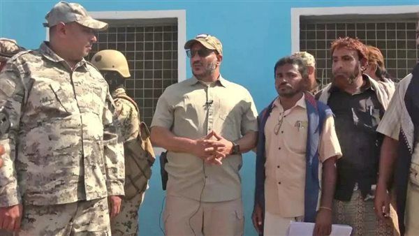 تحدي للحوثي.. طارق صالح يزور "الخوخة" ويبدأ حشد "تحرير اليمن"