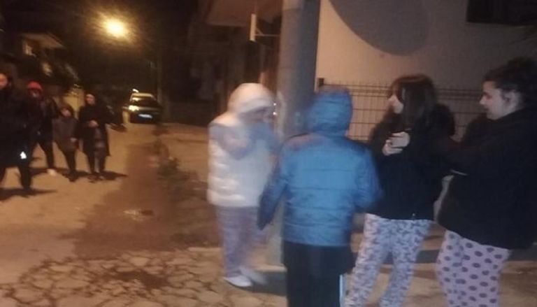 زلزال قوي يضرب غرب تركيا.. والسكان يهرعون إلى الشوارع