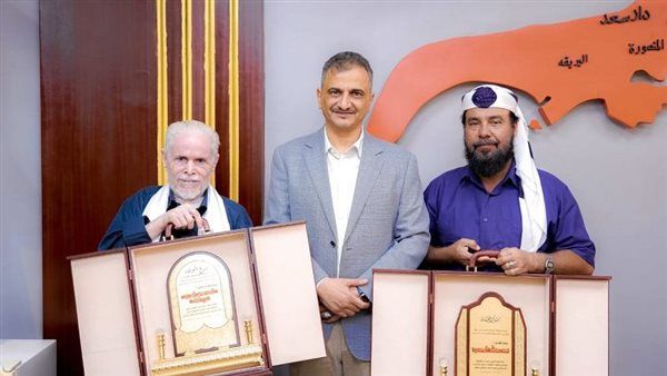 لملس يُكرم الشاعرين الكبيرين ثابث عوض اليهري ومحمد عبدالله