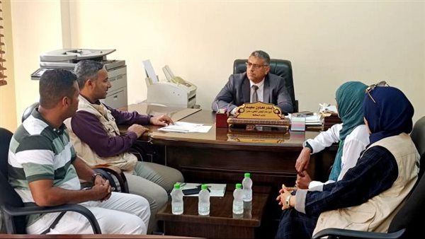 أمين عام محلي عدن يطلع على جهود مؤسسة السرطان بتخفيف معاناة المرضى