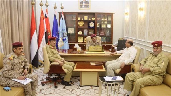 وزير الدفاع يعقد اجتماعًا لمناقشة موازنة القوات المسلحة للعام 2023