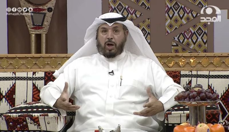 إمام مسجد سعودي تفاجأ بالمصلين ينظرون إليه ويضحكون بعدما اعتلى المنبر (شاهد فيديو)