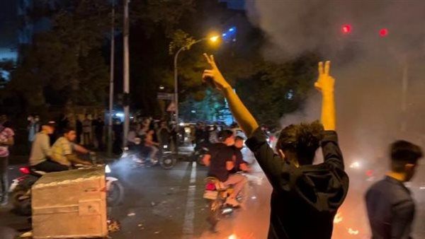 اعتراف باستخدام القوة القصوى وتحذير.. إيران تستعد لموجة احتجاجات جديدة