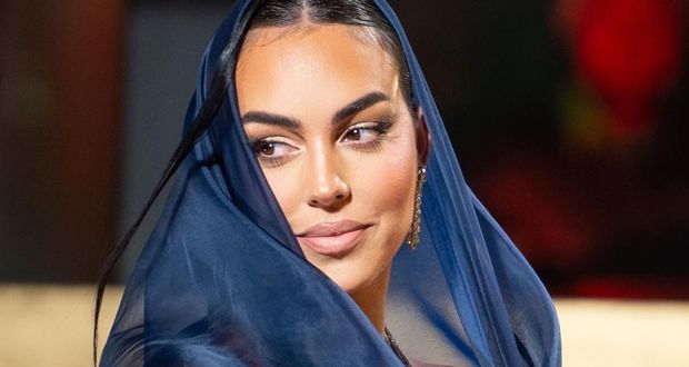 الحسناء جورجينا رودريغز تتحدث العربية في إعلان عطور سعودية..(فيديو)