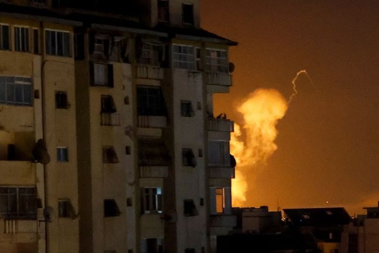 "غارات الفجر" تحول ليل غزة إلى جحيم.. الاحتلال ينتقم