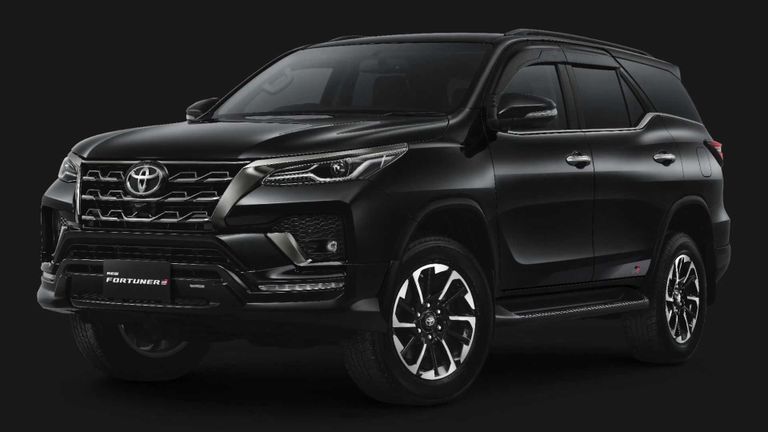 وحش الطرقات.. بالصور سعر تويوتا فورتشنر 2023 الجديدة في السعودية ومواصفاتها