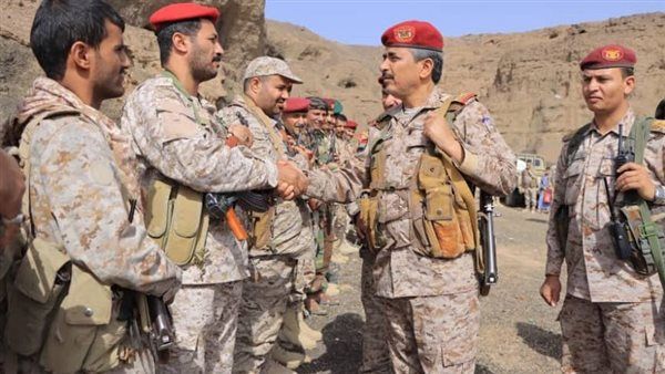 رئيس هيئة العمليات يتفقد المقاتلين الأبطال في الجبهة الغربية لمحافظة مأرب