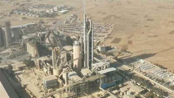 نهب واعتقالات.. يد الإرهاب الحوثي تطوق مصنع أسمنت عمران بصنعاء