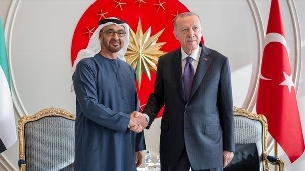 محمد بن زايد يبحث مع أردوغان توسيع التعاون وتعزيز السلام والاستقرار