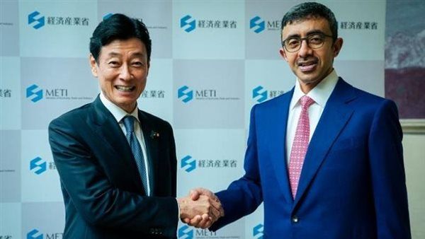 عبدالله بن زايد ووزير الاقتصاد الياباني يبحثان التعاون في الطاقة والمناخ