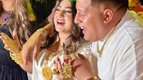 حمو بيكا يكشف مصدر "الهدية الذهبية" المثيرة للجدل