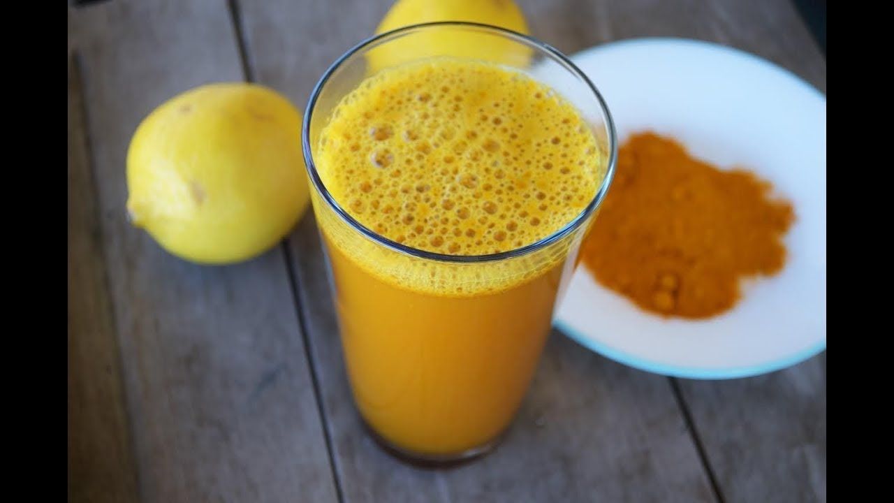 تفاجئت بمعجزة تحدث لجسمها.. سعودية شربت ماء الكركم لمدة أسبوع فكانت المفاجأة التي لم تتوقعها!