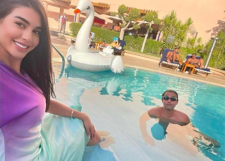 ياسمين صبري ومحمد إمام.. صورة في حمام السباحة تشعل مواقع التواصل
