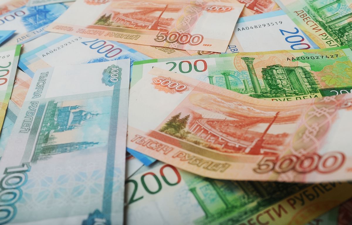 انخفاض كبير في سعر الروبل لأول مرة منذ أشهر