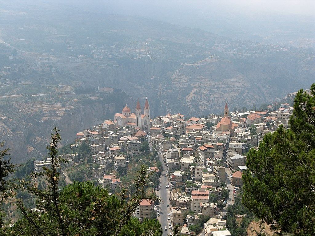 بطابع طائفي.. نزاع عقاري في أعالي لبنان