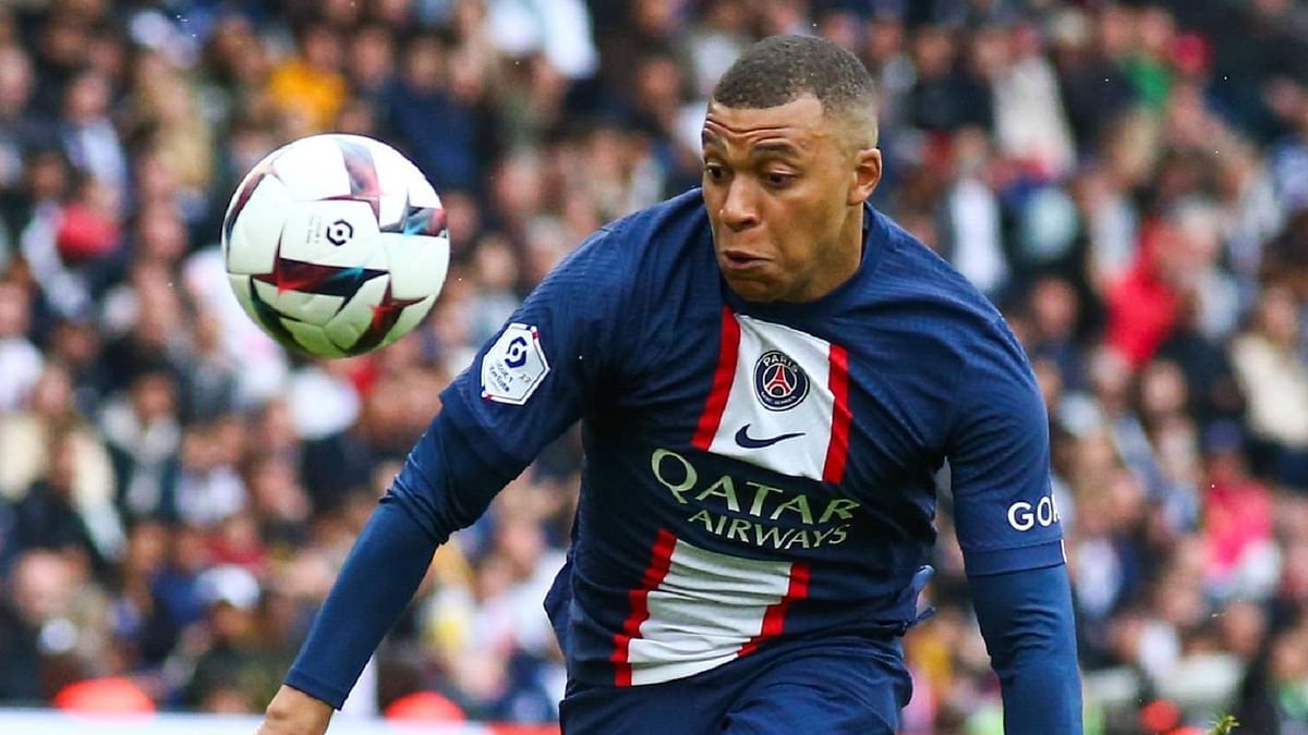 مبابي: باريس سان جيرمان مثير للانقسام ولا يساعد على الفوز بالكرة الذهبية