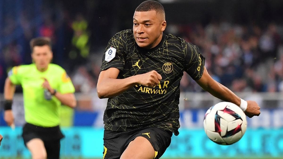 مبابي: باريس سان جيرمان مثير للانقسام ولا يساعد على الفوز بالكرة الذهبية