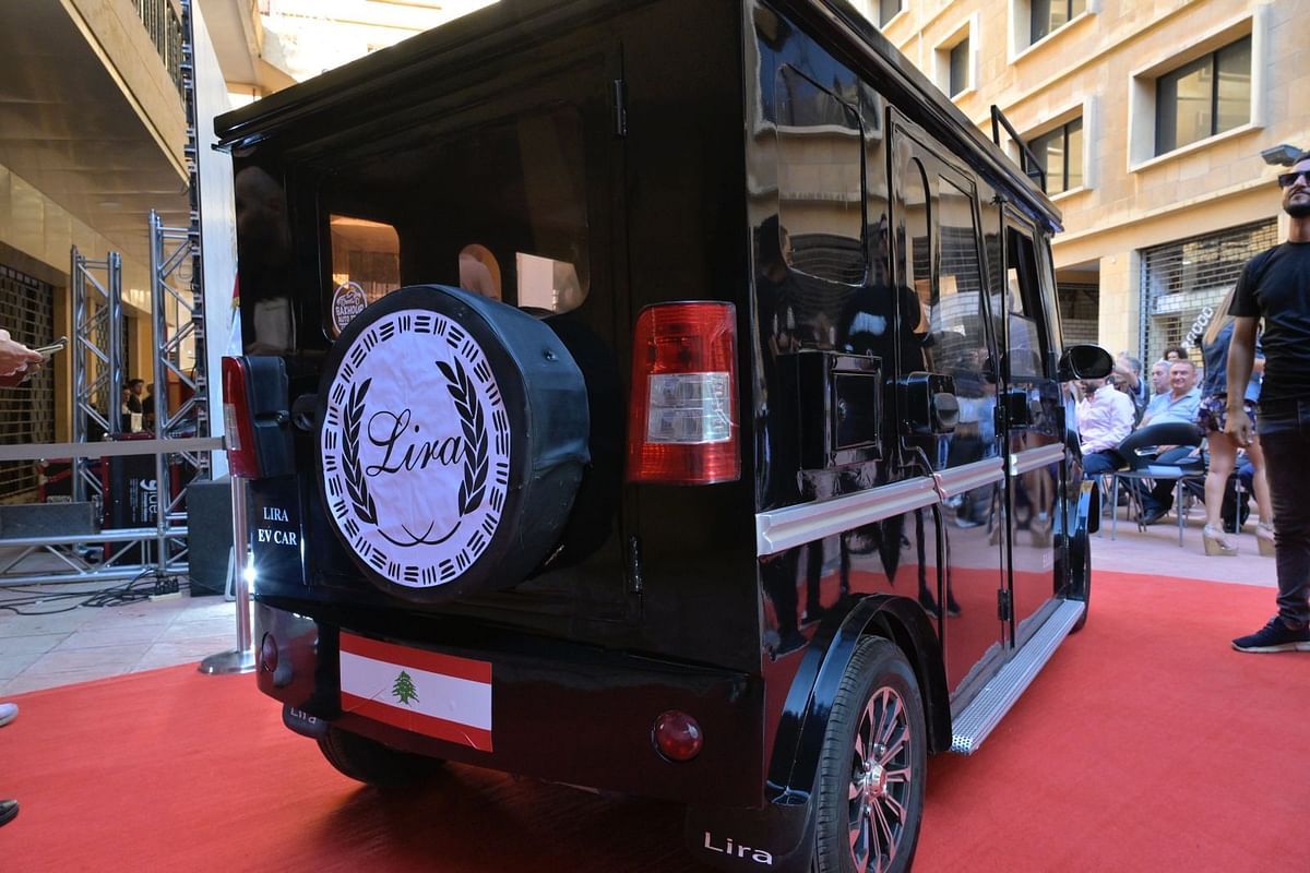 لبنان يطلق أول سيارة كهربائية محلية الصنع تعمل على الطاقة الشمسية (صور)