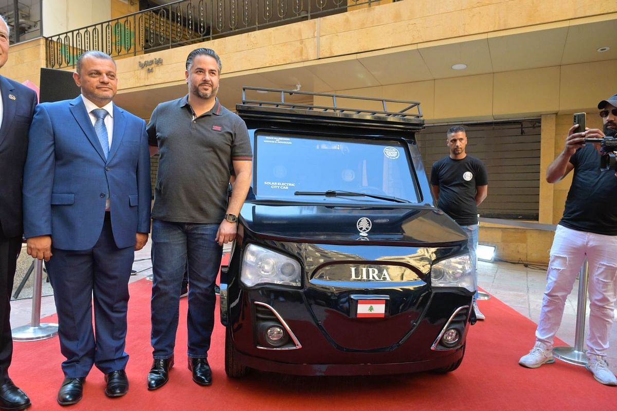 لبنان يطلق أول سيارة كهربائية محلية الصنع تعمل على الطاقة الشمسية (صور)