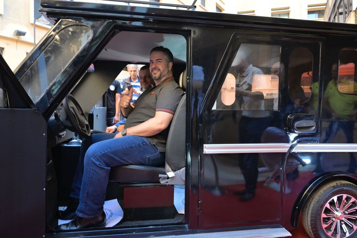 لبنان يطلق أول سيارة كهربائية محلية الصنع تعمل على الطاقة الشمسية (صور)