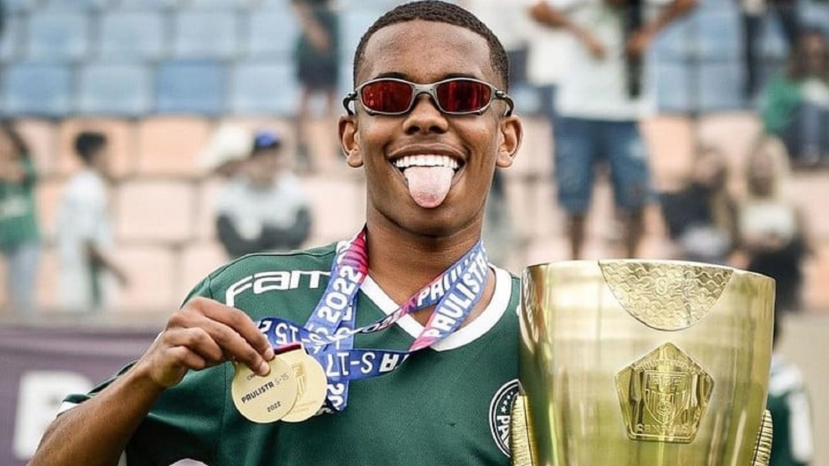 من هو ميسينهو "لؤلؤة البرازيل" الذي يريد برشلونة التعاقد معه؟