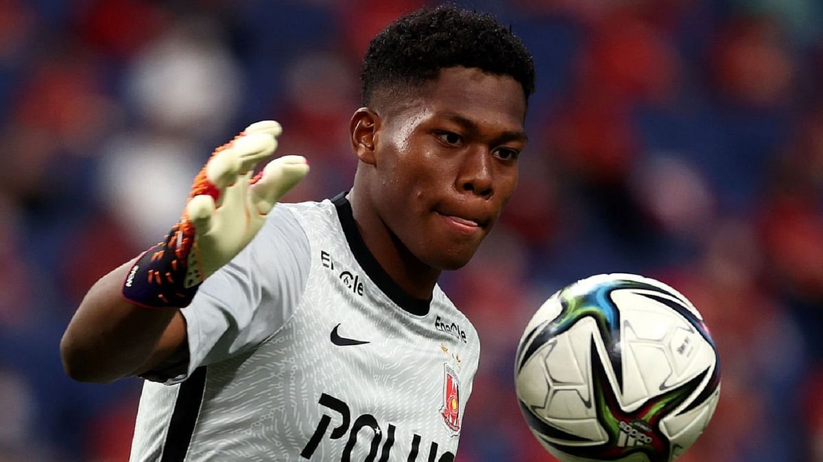 من هو الحارس الياباني زيون سوزوكي الذي يريد مانشستر يونايتد التعاقد معه؟