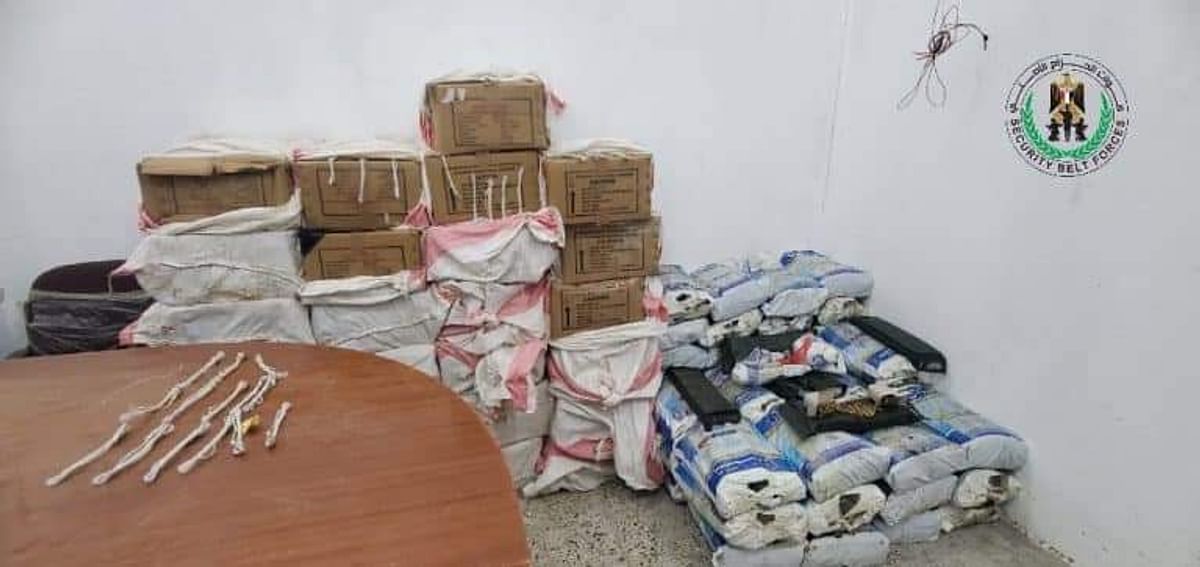 "الحزام الأمني" يحبط عملية تهريب أسلحة وذخائر إلى عدن