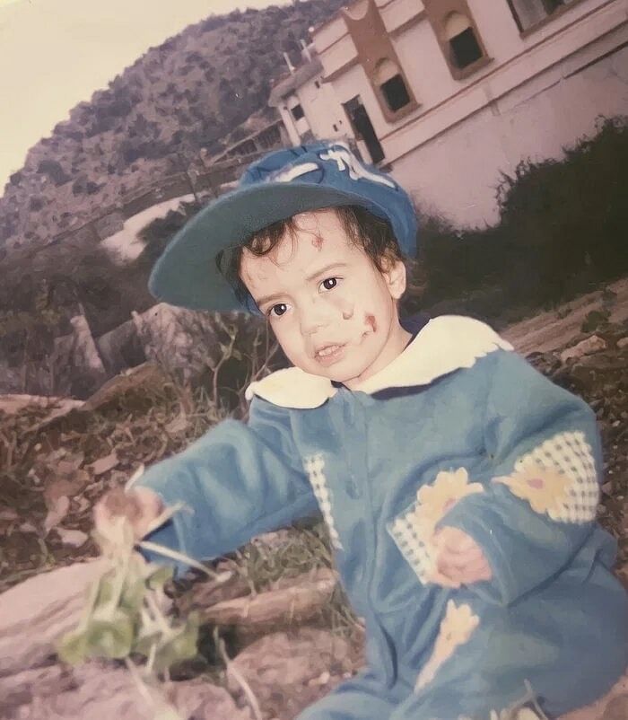 شابة سعودية تتحدى إصابتها بمرض نادر وتواجه التنمر