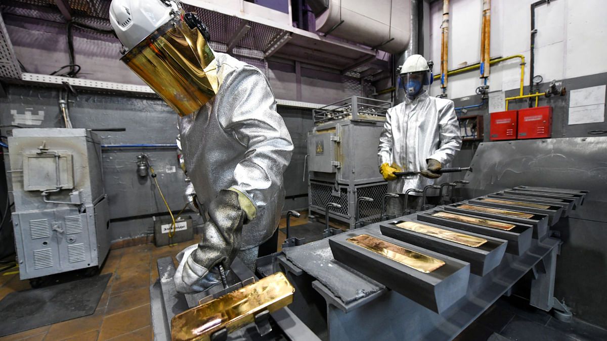 الذهب يفقد بعض البريق مع ارتفاع الدولار وسط ترقب بيانات التضخم الأمريكية