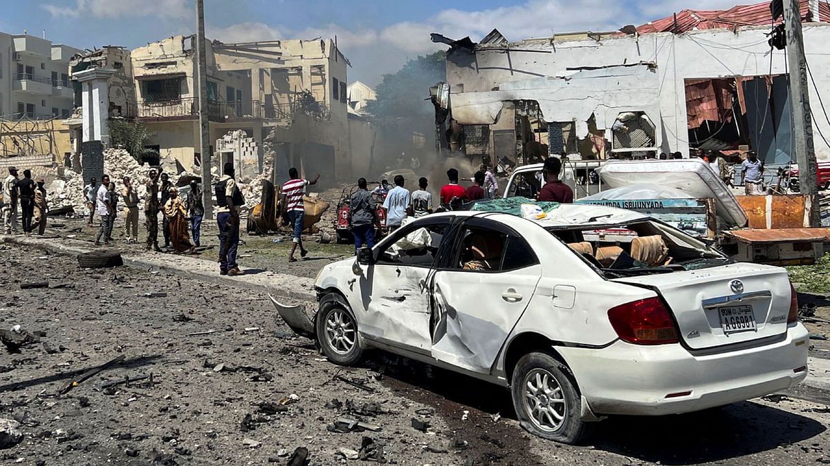 مقتل 6 على الأقل في تفجير استهدف حافلة ركاب بمقديشو