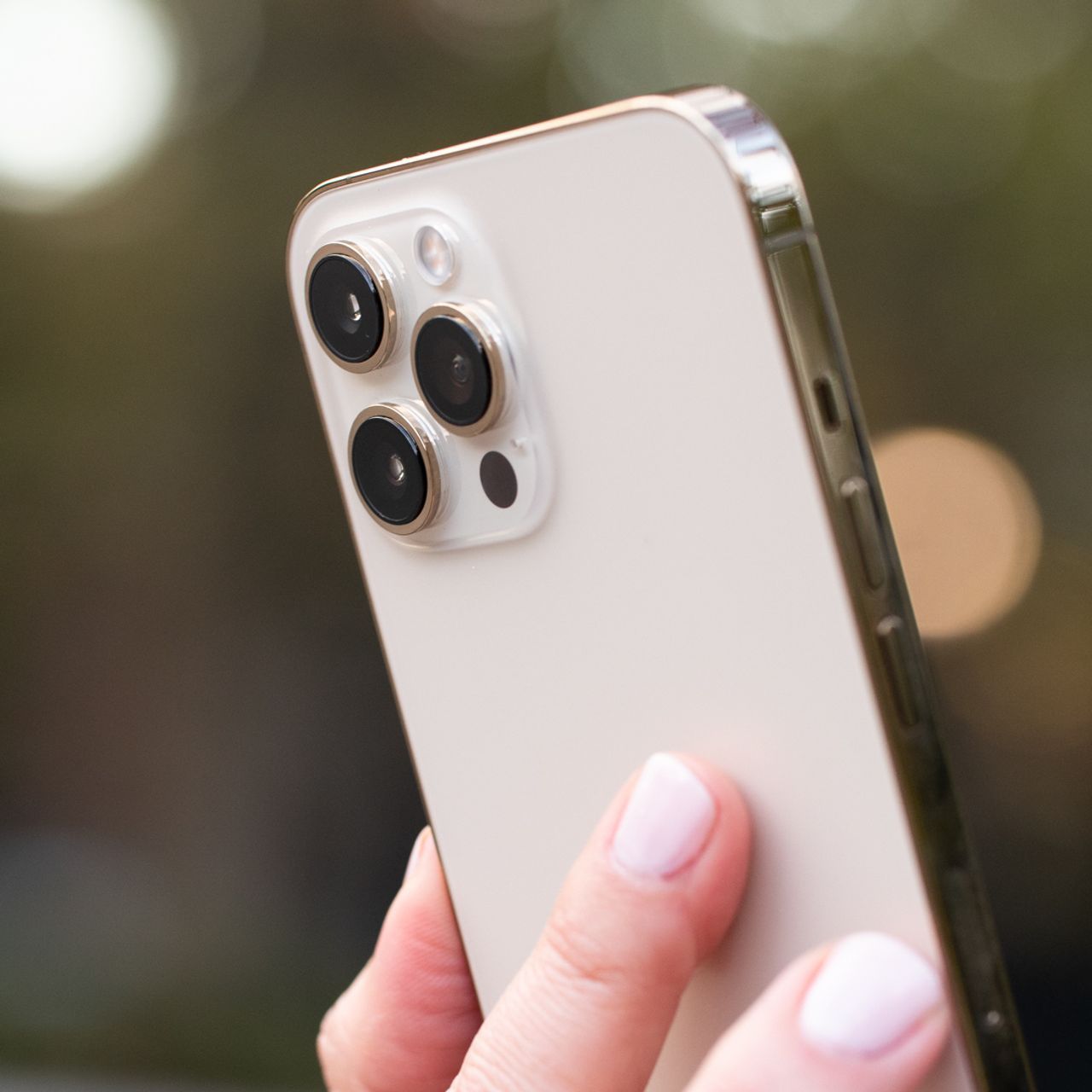 شوف قسط حتى 12 شهر بفائدة 0% ايفون 13 برو عملاق الهواتف الجديدة من أمازون السعودية