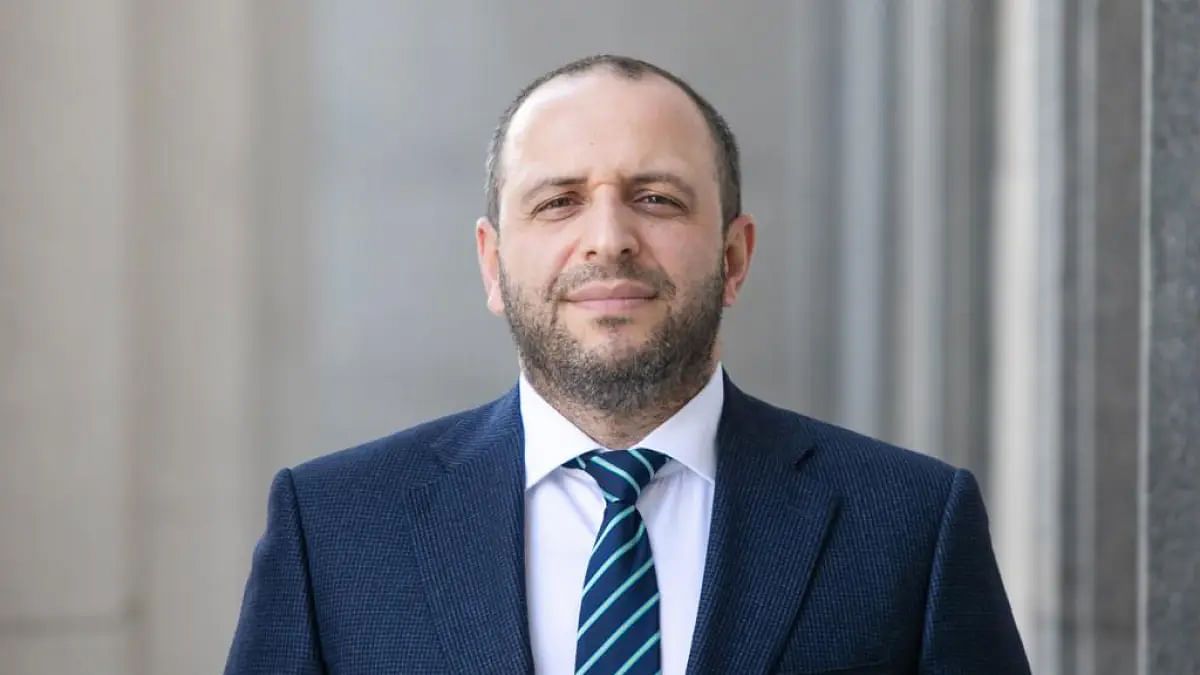 الرئيس الأوكراني يتحرك لإقالة وزير الدفاع