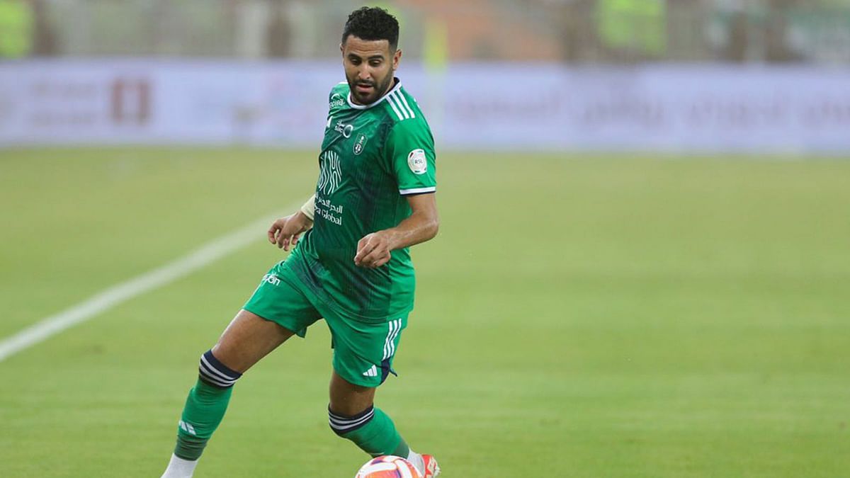 تقرير: نقل رياض محرز إلى المستشفى بعد إصابته بوعكة صحية (فيديو)