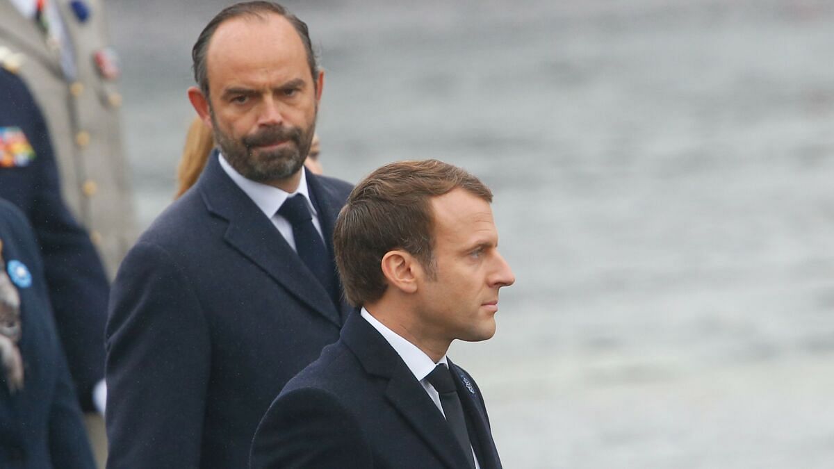 رئيس وزراء فرنسا السابق يُطالب بإنشاء قانون خاص بالمسلمين